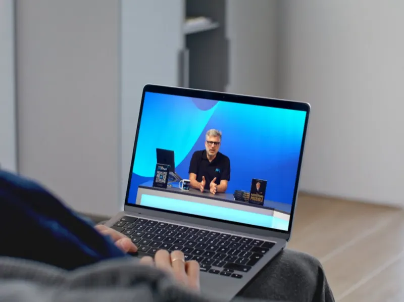 Praxis-Webseite und Online-Auftritt auf dem Laptop